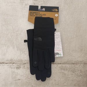 The North Face women’s gloves